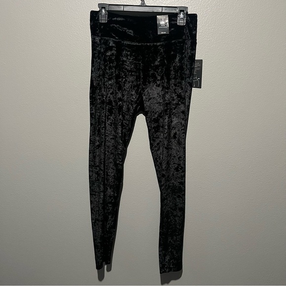 INC- NWT High Rise Black Textured Soft leggings Size M - Picture 1 of 5